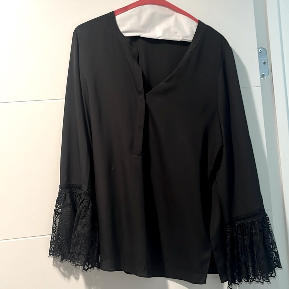 Le Gali blouse lace sleeve